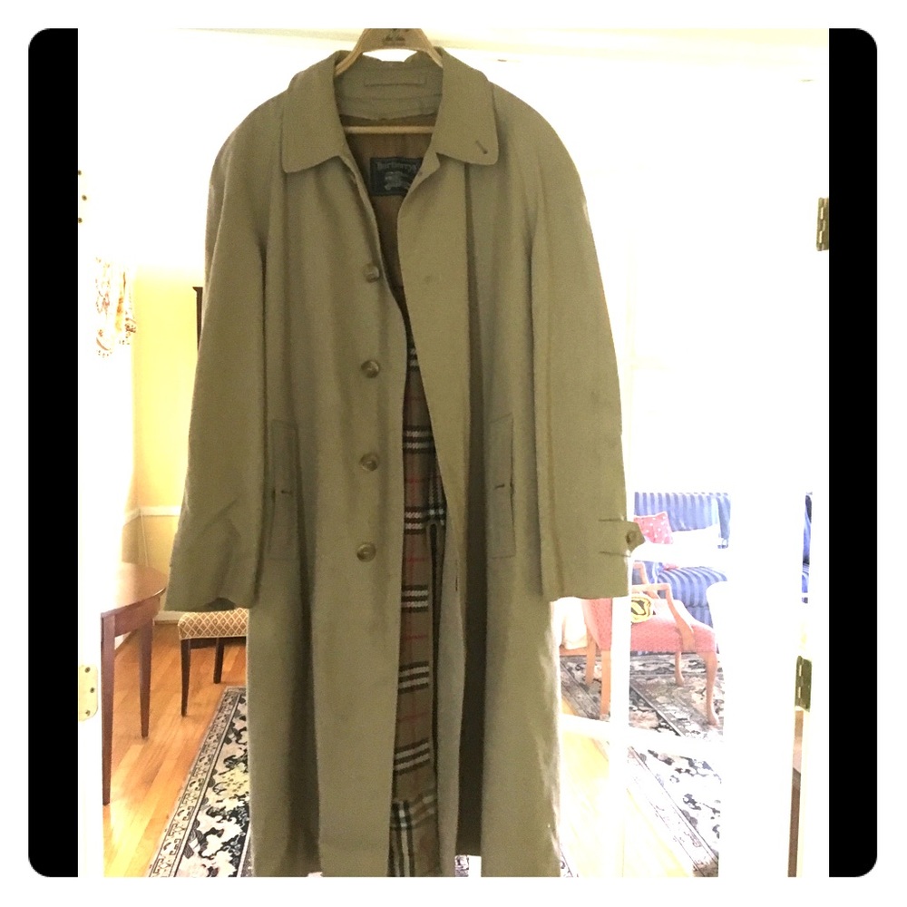 Men’s classic Burberry raincoat